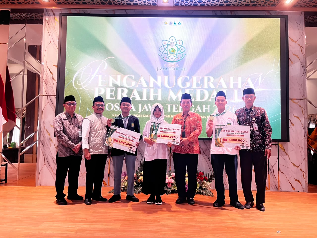 Sabet Medali Emas Matematika OSMA Jateng 2026, Nadhif dan Nadya Mengikuti Awarding Ceremony di Kanwil